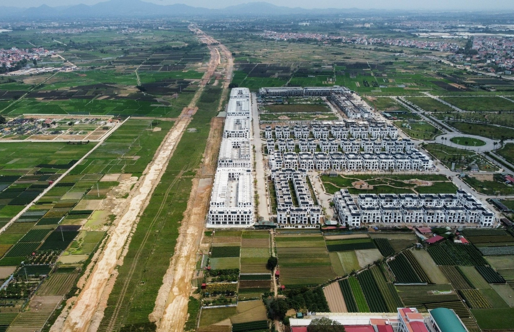 Tách khẩu khi lấy chồng, có cần ký giấy đồng ý bán đất hộ gia đình?