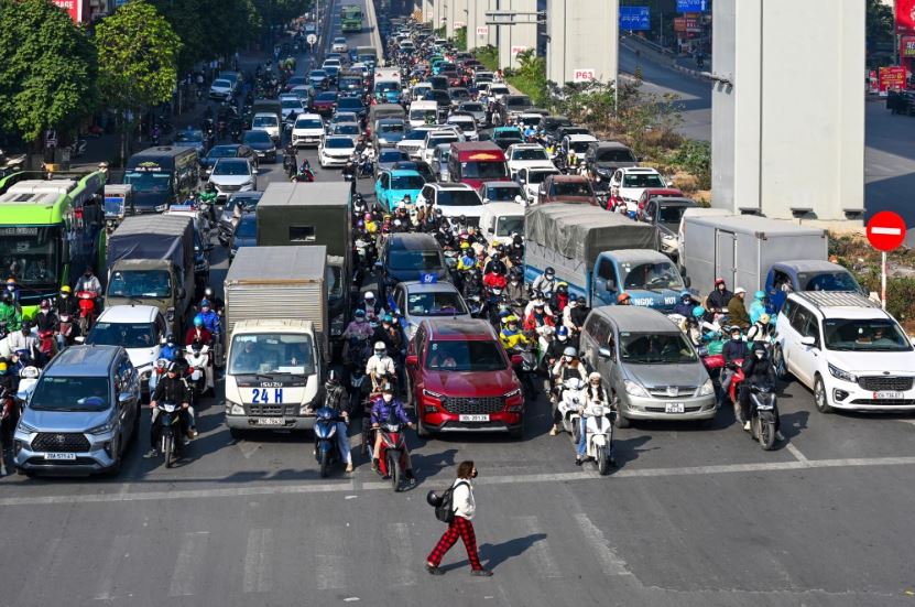 Hà Nội nghiên cứu tăng lệ phí trước bạ, phí biển số ôtô, xe máy chạy xăng, dầu