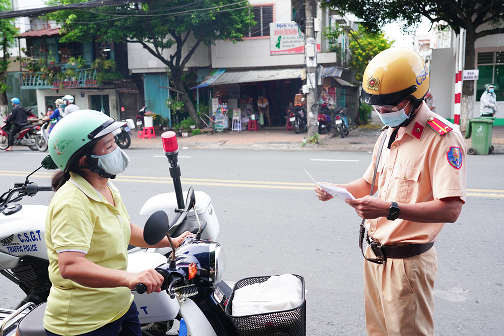 Mức phạt vi phạm giao thông đường bộ đối với ô tô, xe máy từ năm 2025