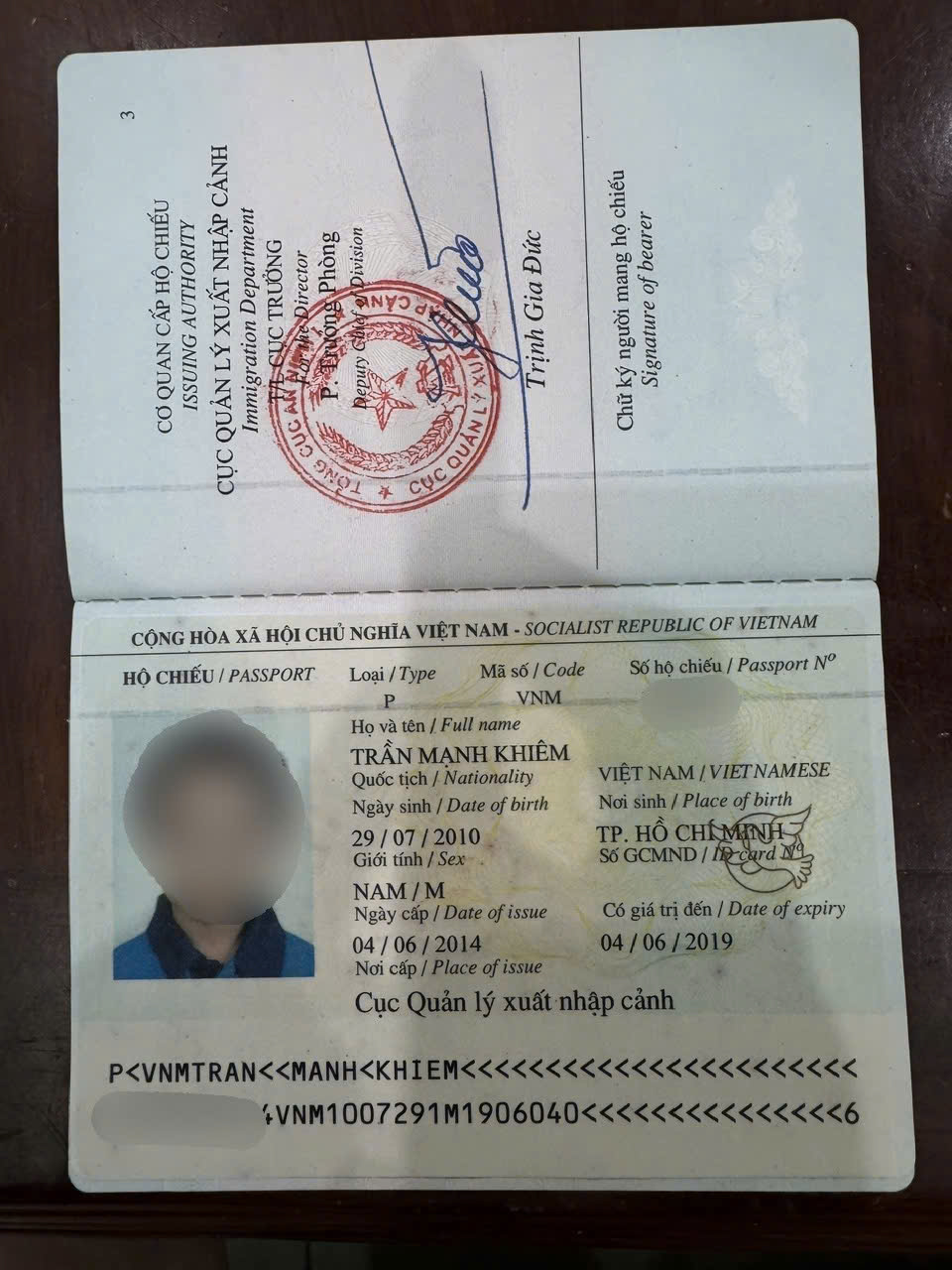 hộ chiếu trẻ em